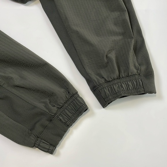 ATHLETA Olive Textured Brooklyn Jogger Size 8 Athleisure Travel Pants - Picture 8 of 16